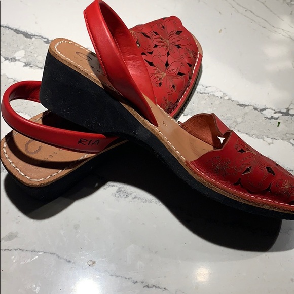 Ladies red shoes - Picture 5 of 6